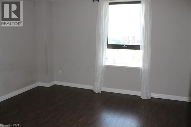 Photo du bâtiment - 112 King St E