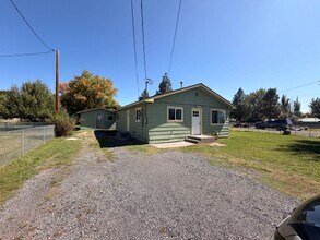 Building Photo - 1843 Etna St