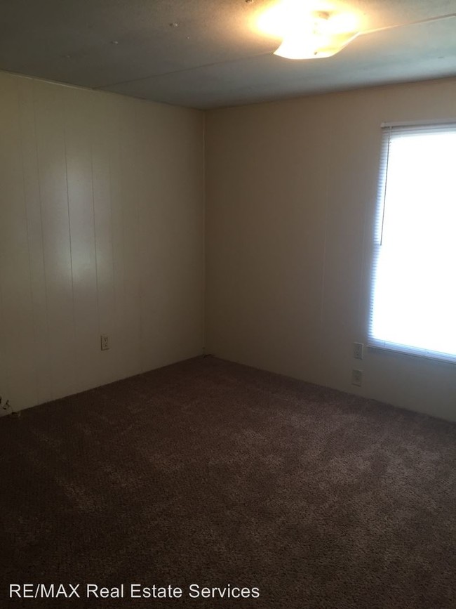 Building Photo - 412 Maplewood Dr