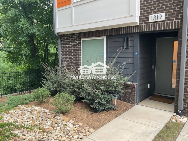 Building Photo - 1319 Millpark Ln