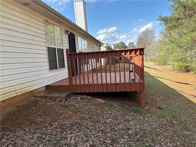Building Photo - 5975 Hillvale Trail
