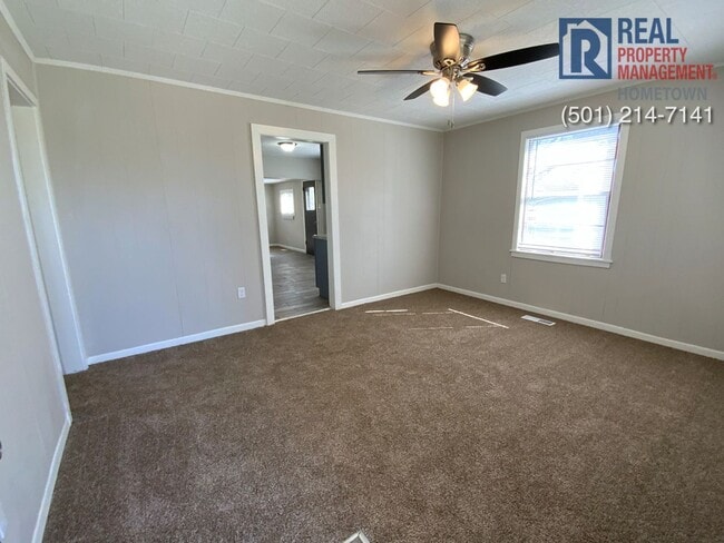 Building Photo - 5210 wood-