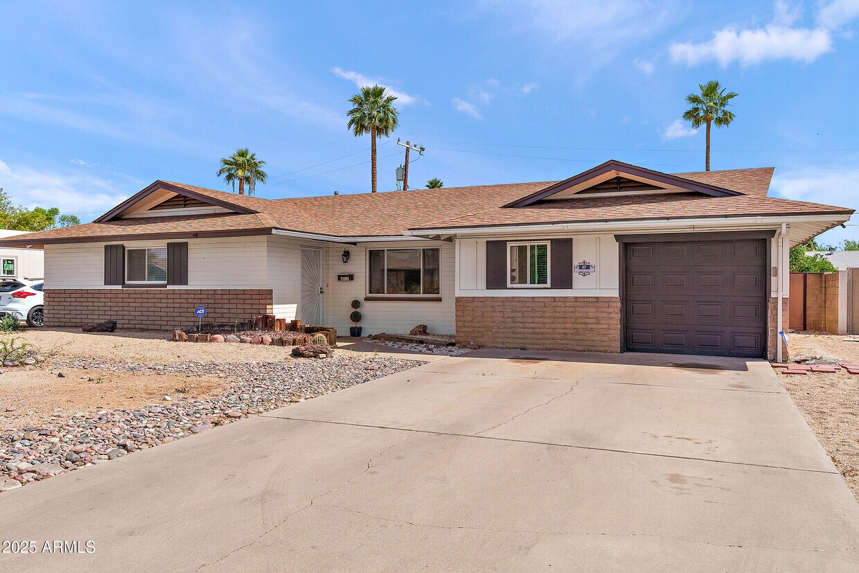 Foto principal - 817 W Romo Jones St