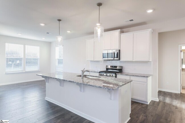 Building Photo - 565 Hillpark Ln