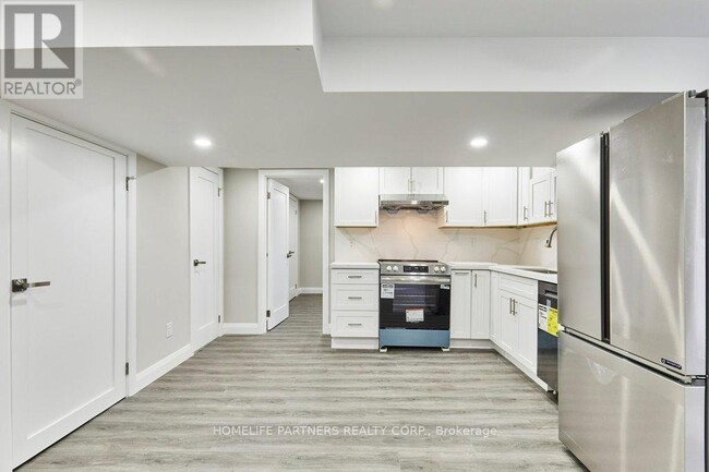 Building Photo - 79 Strathavon Dr