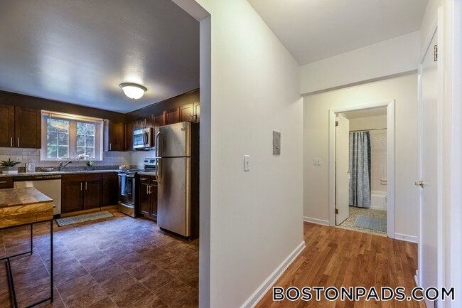 Building Photo - 8 Captain Parker Arms