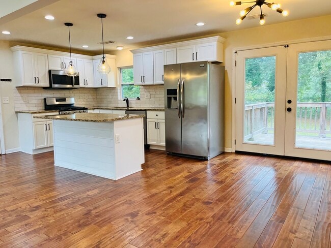 Building Photo - 2270 Miriam Ln