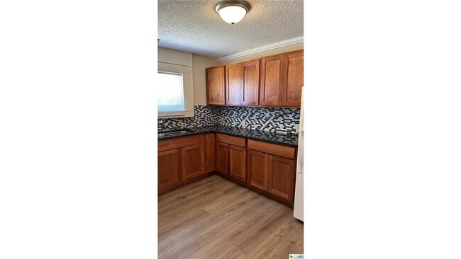 Foto del edificio - 204 Salinas Rd