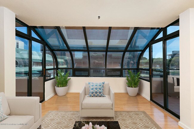 Foto del edificio - 880 W 1st St