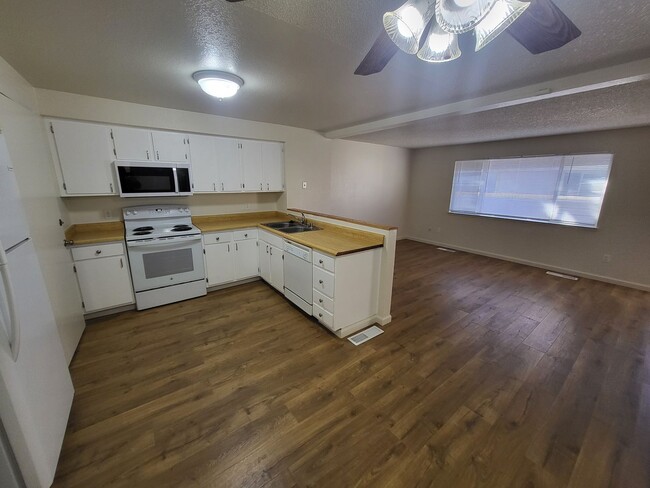 Building Photo - 401 Allouette Way