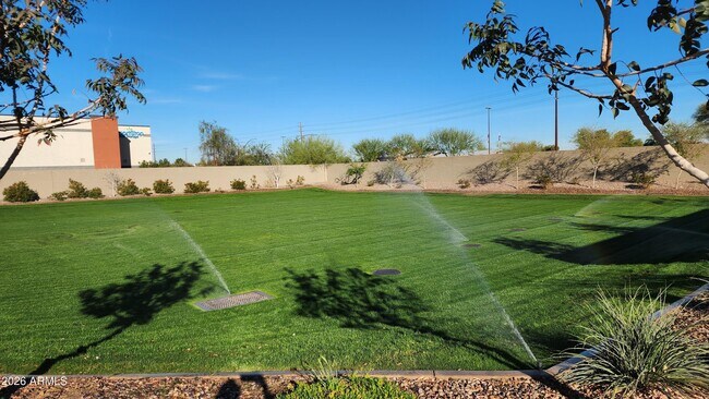 Foto del edificio - 2934 E Augusta Ave