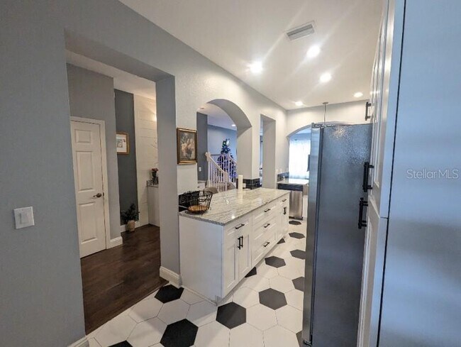 Building Photo - 2142 Park Crescent Dr