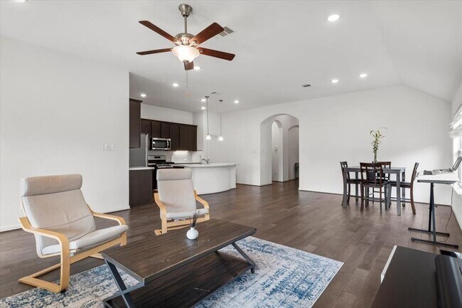 Building Photo - 404 Red Matador Ln