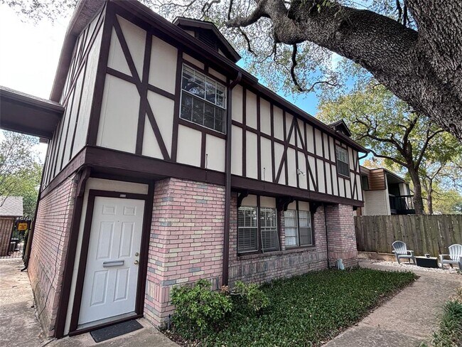 Building Photo - 7407 Shadow Hill Dr