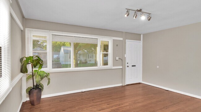 Foto del edificio - U. City - Beautiful Rehabbed home for rent