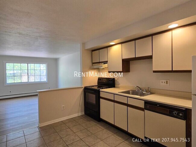 Building Photo - 20 Tall Pines Dr