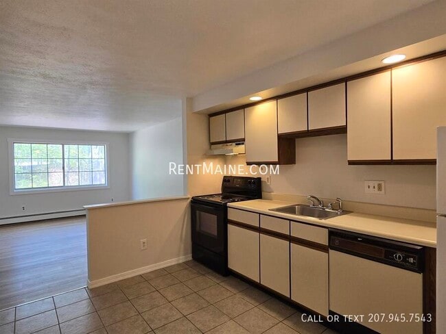 Building Photo - 20 Tall Pines Dr