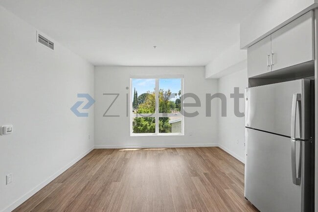 Building Photo - Unit 310