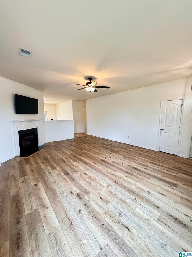 Building Photo - 305 Polo Ct