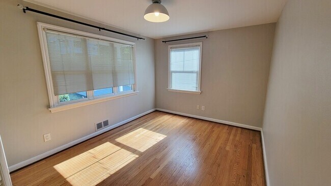 Foto del edificio - 1419 108th Ave SE