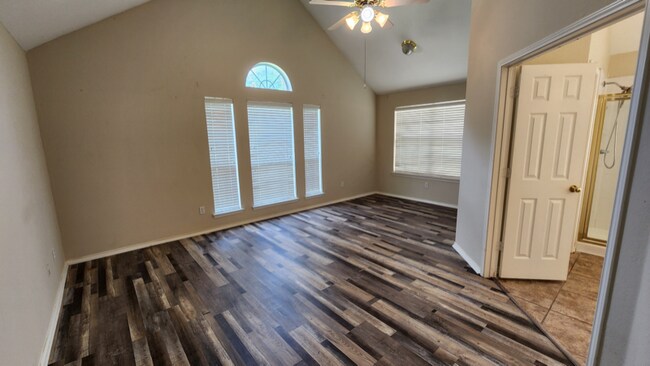 Building Photo - 2011 Wimbledon Dr