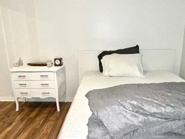 Foto del edificio - Spacious 3 Bedroom 2.5 Bath Townhome in Or...