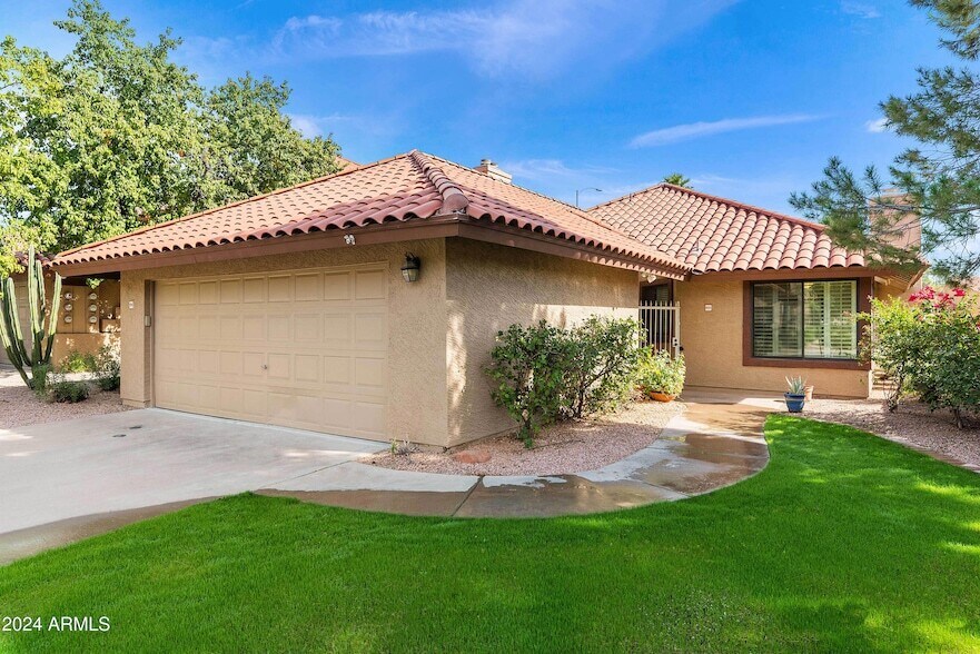 Foto principal - 8700 E Mountain View Rd