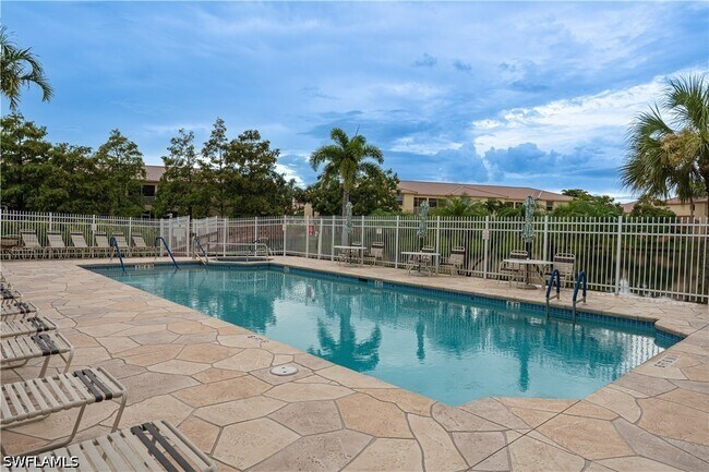 Foto del edificio - 15449 Bellamar Cir