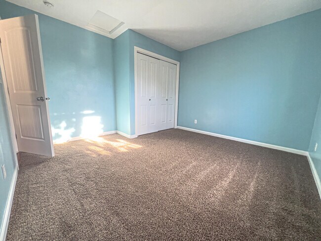 Bedroom 1 - 89 S Peppermint Dr