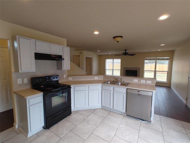 Building Photo - 2320 Shady Pine Dr