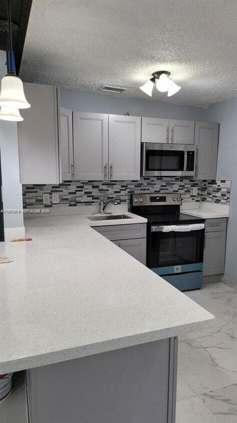 Building Photo - 935 W 5th St