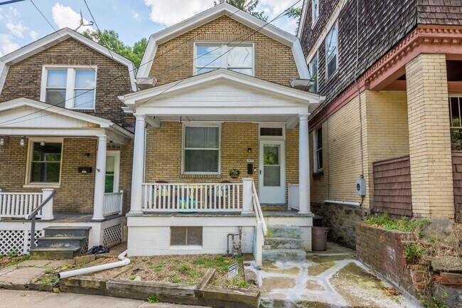 Foto del edificio - Sensational 2 bedroom home in Beechview available May 1!