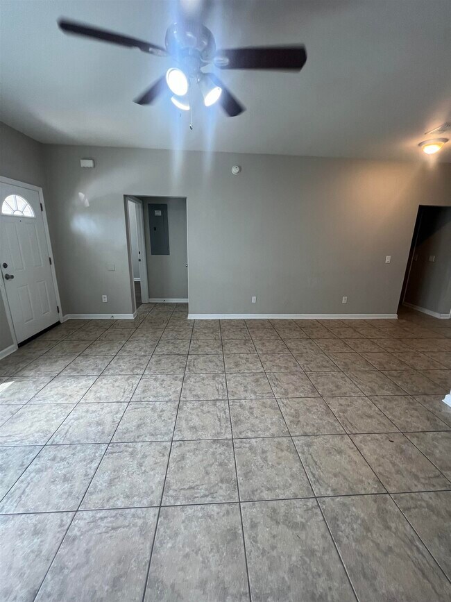 Building Photo - 1856 Ivy Ln