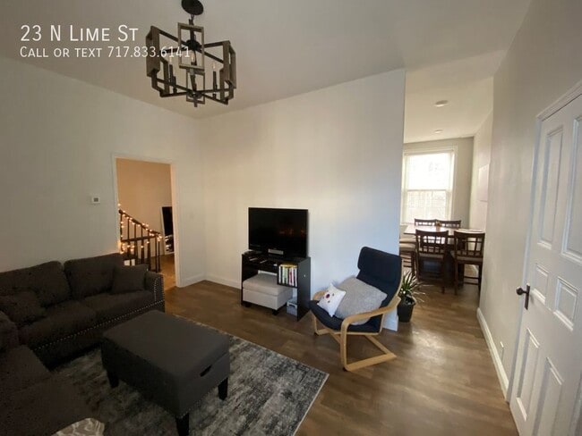 Building Photo - Beautifully Renovated Two-Story Apartment