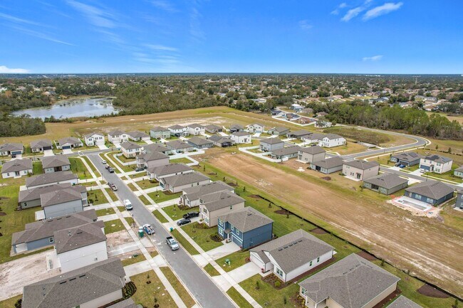 Building Photo - Spacious 4BR Home in Deltona - Open Layout & Easy I-4 Access!