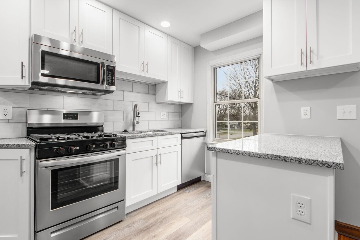 Primary Photo - 5839 N. High St