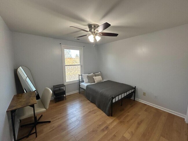 Foto del edificio - 900 Newcombe Rd