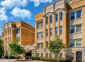 Building Photo - 4240 N Clarendon Ave