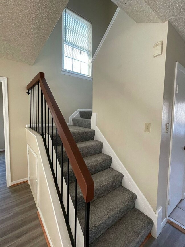 Building Photo - Windsor Oaks West