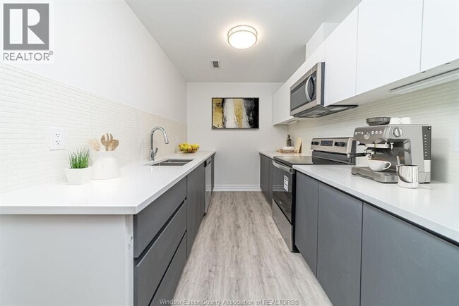 Building Photo - 3320 Stella Crescent