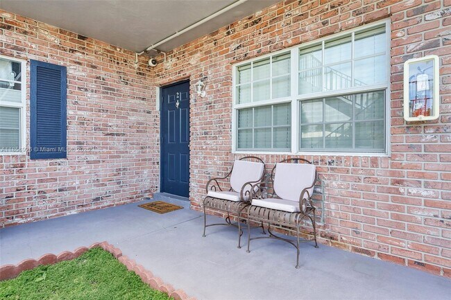 Foto del edificio - 2701 Middle River Dr