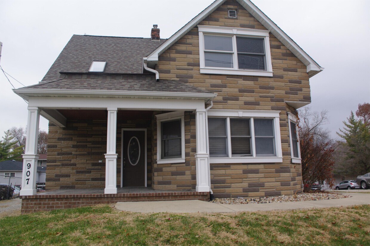 907 Vandalia St, Collinsville, IL 62234 House Rental in Collinsville