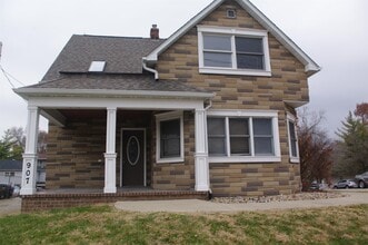 Building Photo - 907 Vandalia St