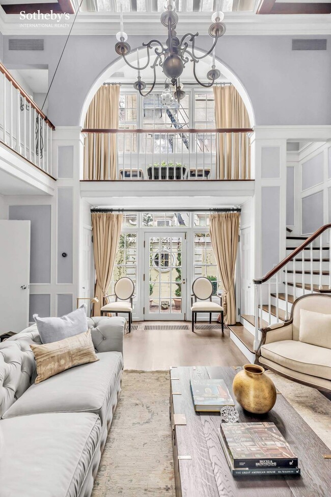 Foto del edificio - 183-185 W 4th St