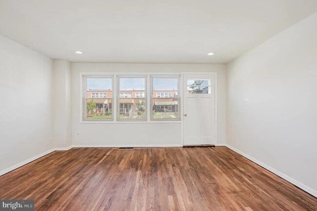 Foto del edificio - 8125 Mid Haven Rd