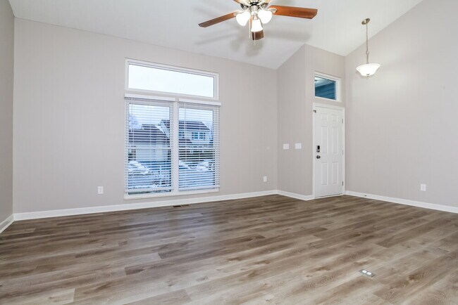 Building Photo - 5558 Coral Ct