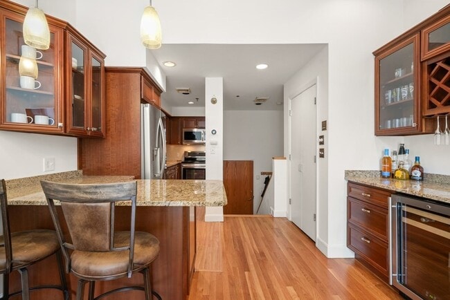 Building Photo - 5 Appleton St