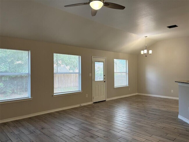 Foto del edificio - 2405 Wisteria Way