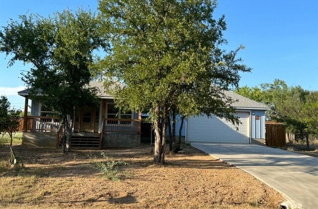 Building Photo - 111 E Hickory Dr