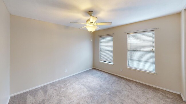 Building Photo - Charming 2/2.5 Condo at Canterbury Near Ba...